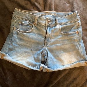 American Eagle Outfitters super super stretch midi size 4 Jean shorts